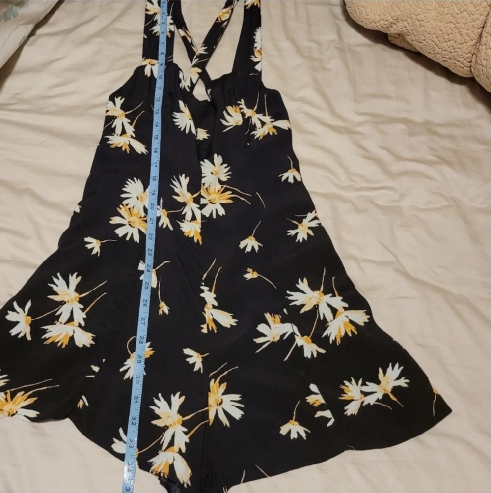 Urban Outfitters black Motif flower romper - Picture 8 of 11